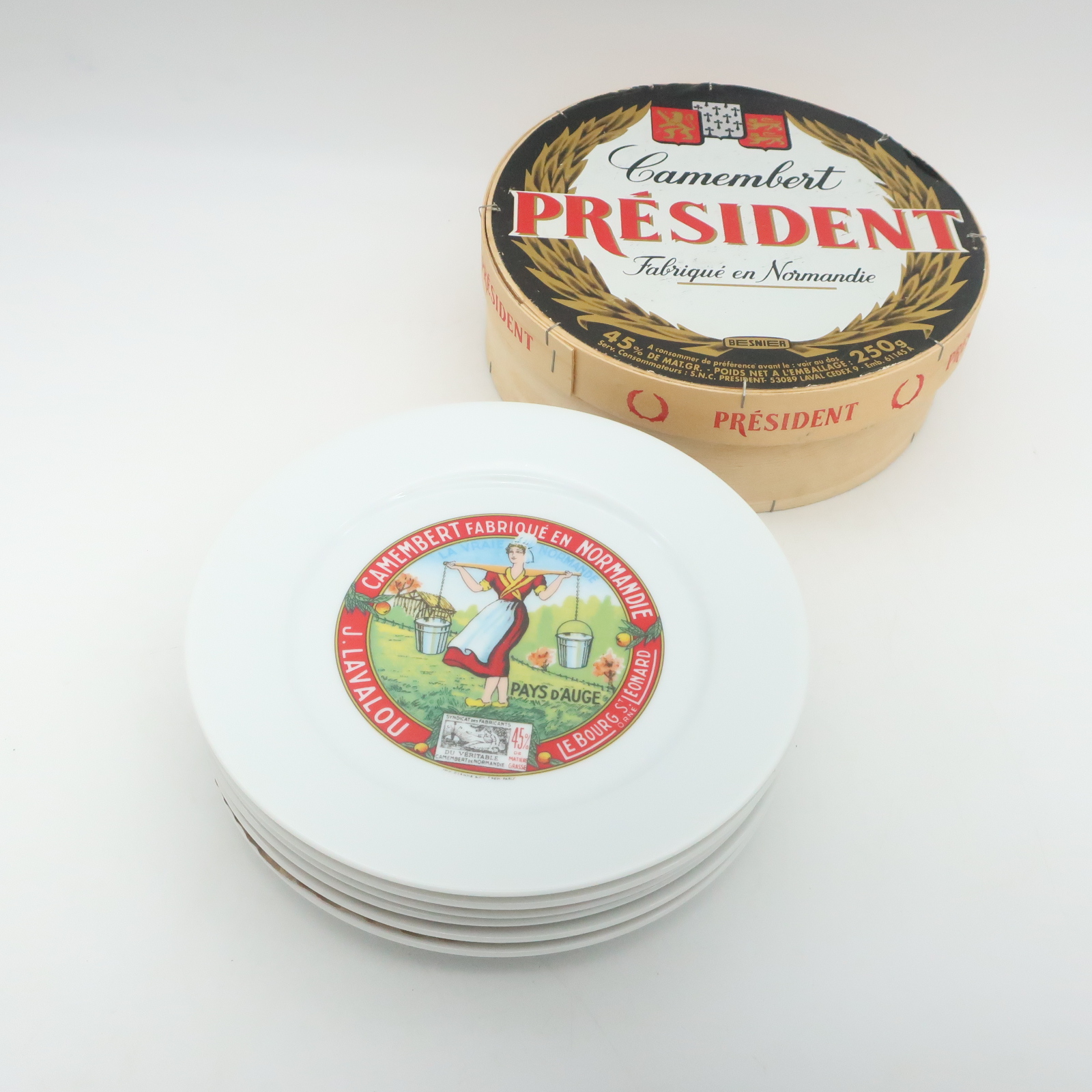 Voir photo 2 de Ensemble de 6 assiettes à fromage " Président " en porcelaine de Limoges Yves Deshoulières dans leurs boite en carton Ensemble de 6 assiettes à fromage " Président " en porcelaine de Limoges Yves Deshoulières dans leurs boite en carton Très bon état reconditionné photo 2