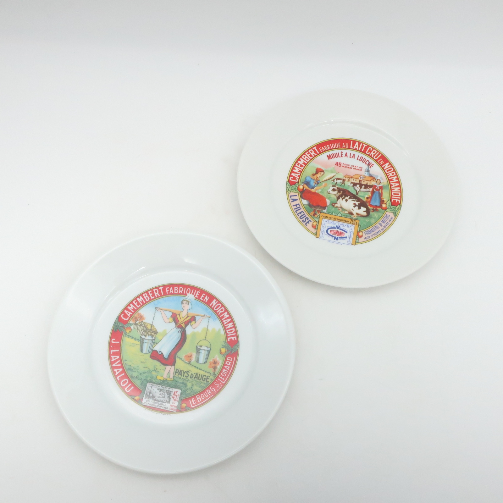 Voir photo 4 de Ensemble de 6 assiettes à fromage " Président " en porcelaine de Limoges Yves Deshoulières dans leurs boite en carton Ensemble de 6 assiettes à fromage " Président " en porcelaine de Limoges Yves Deshoulières dans leurs boite en carton Très bon état reconditionné photo 4