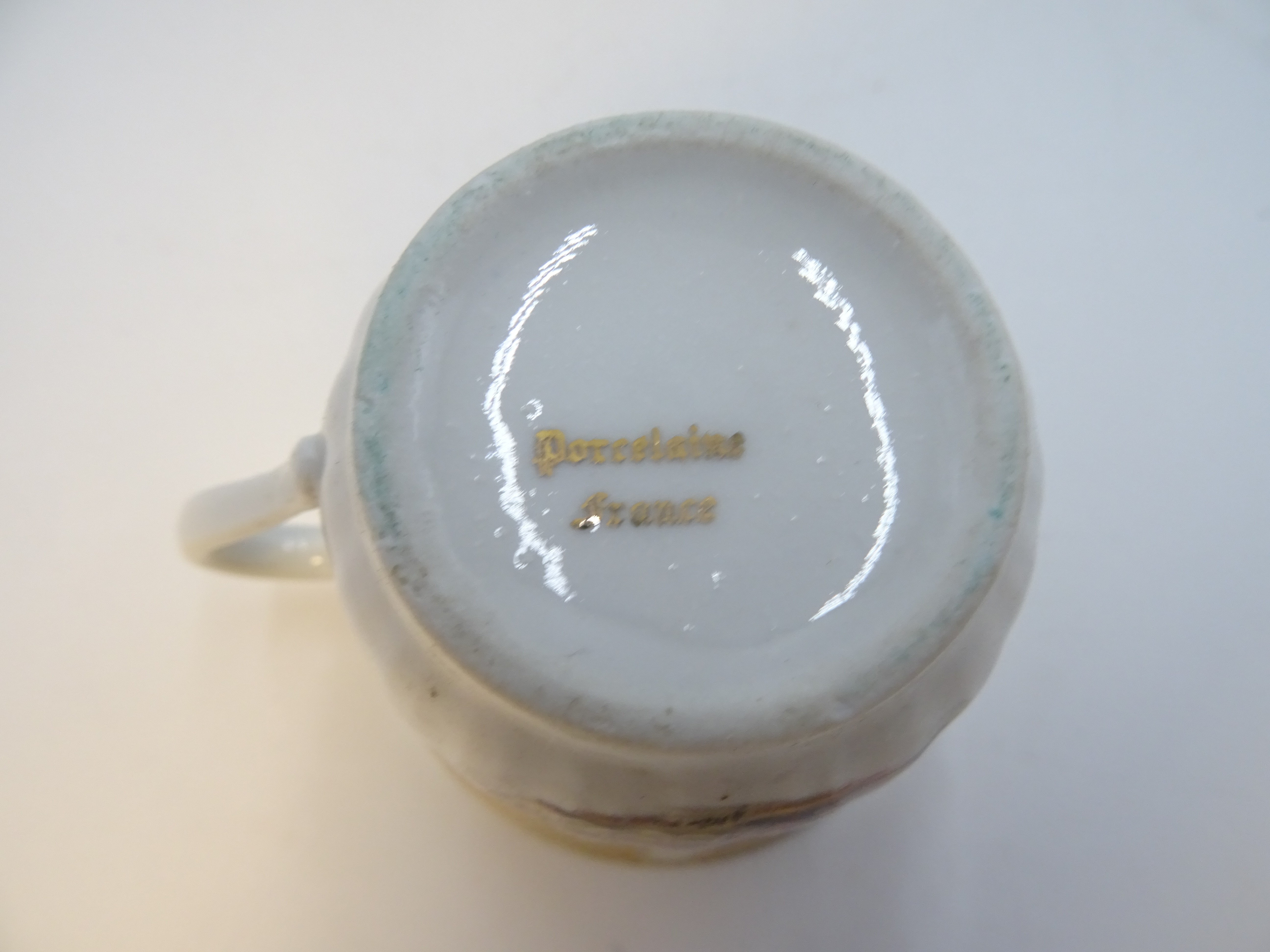 Voir photo 4 de Ensemble de 6 tasses et sous tasses en porcelaine vintage. Ensemble de 6 tasses et sous tasses en porcelaine vintage. Bon état reconditionné photo 4