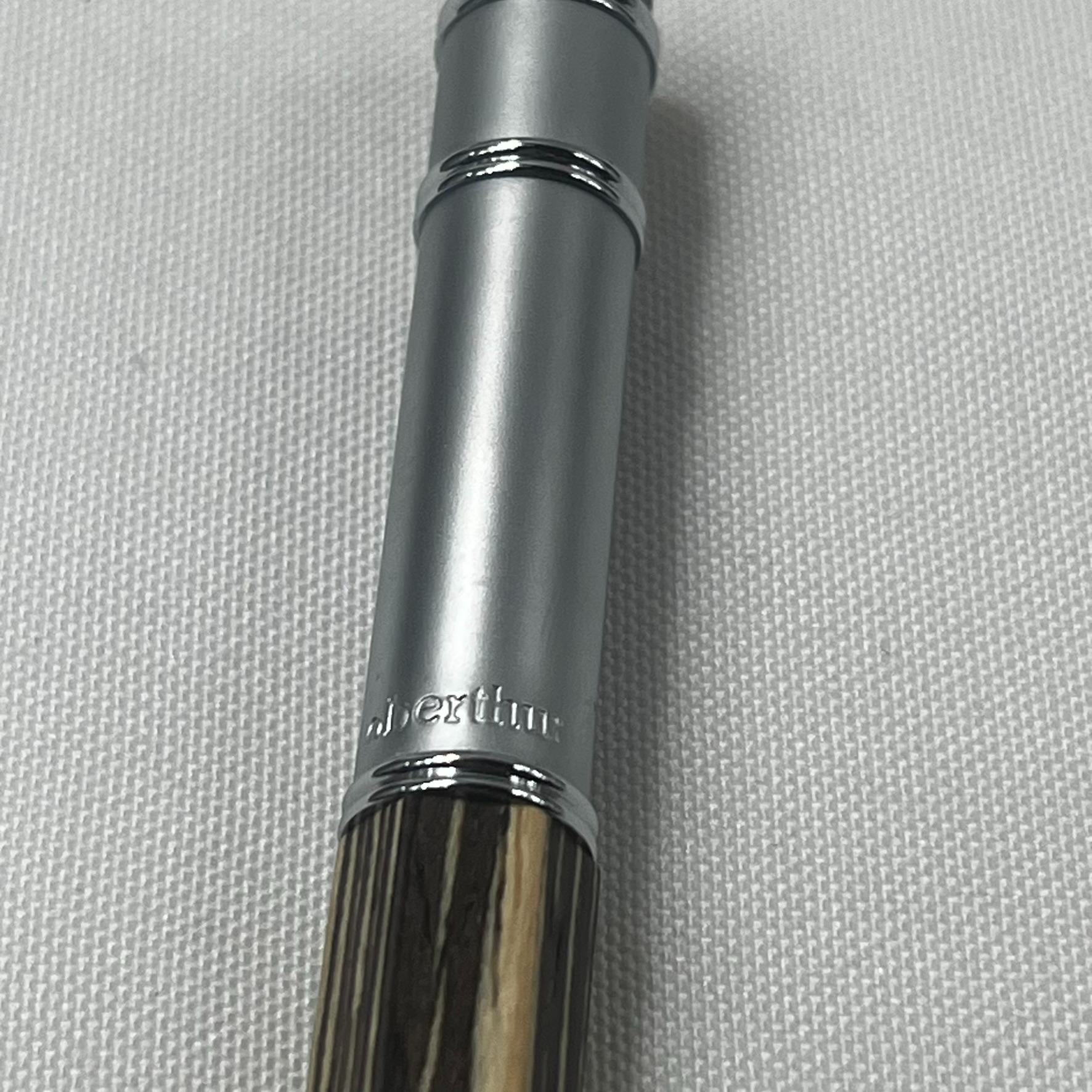 Voir photo 8 de Ensemble de bureau un porte crayon en onyx et un stylo plume Oberthur Ensemble de bureau un porte crayon en onyx et un stylo plume Oberthur Très bon état reconditionné photo 8