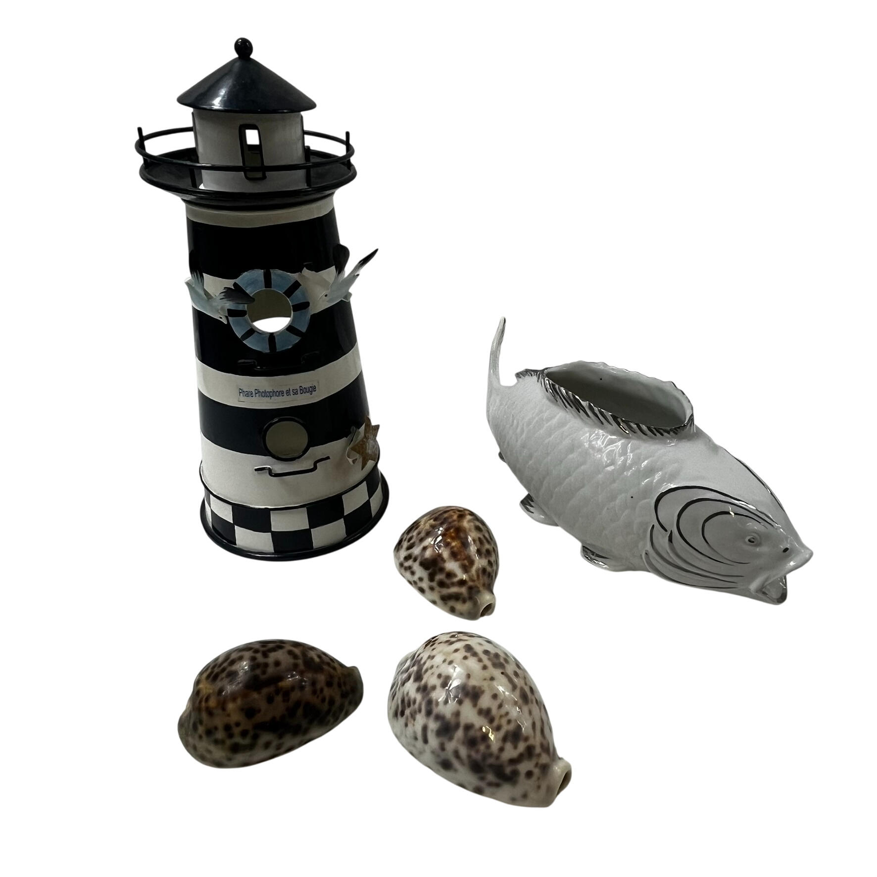 Acheter Ensemble de décoration marine . Un photophore phare , un vase carpe et 3 coquillages Très bon état - 39,00 € Ensemble de décoration marine . Un photophore phare , un vase carpe et 3 coquillages Très bon état reconditionné disponible sur Label Emmaüs