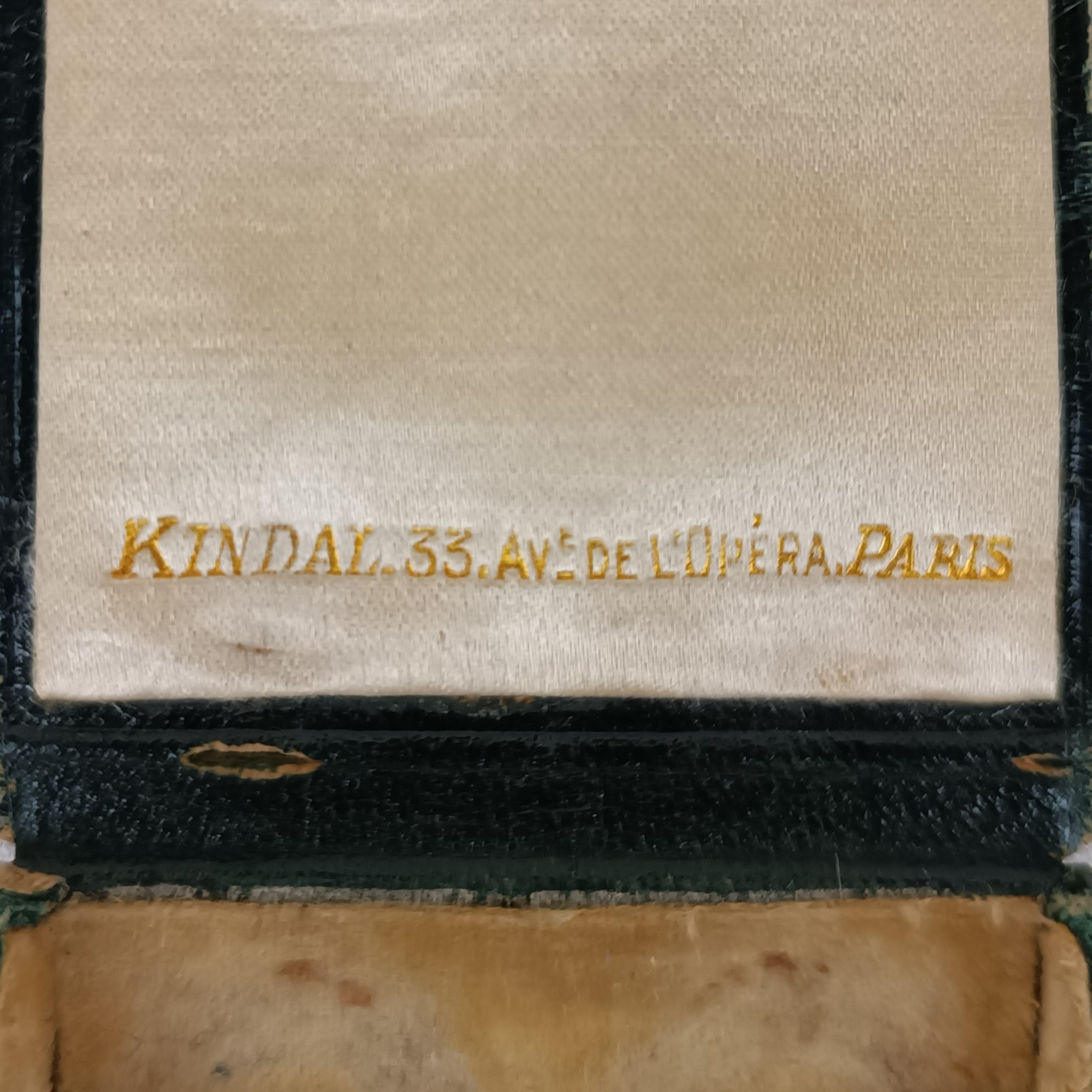 Voir photo 5 de Ensemble de quatre paires de ciseaux de couture vintage, Kindal Paris, dans leur étui Ensemble de quatre paires de ciseaux de couture vintage, Kindal Paris, dans leur étui État correct reconditionné photo 5