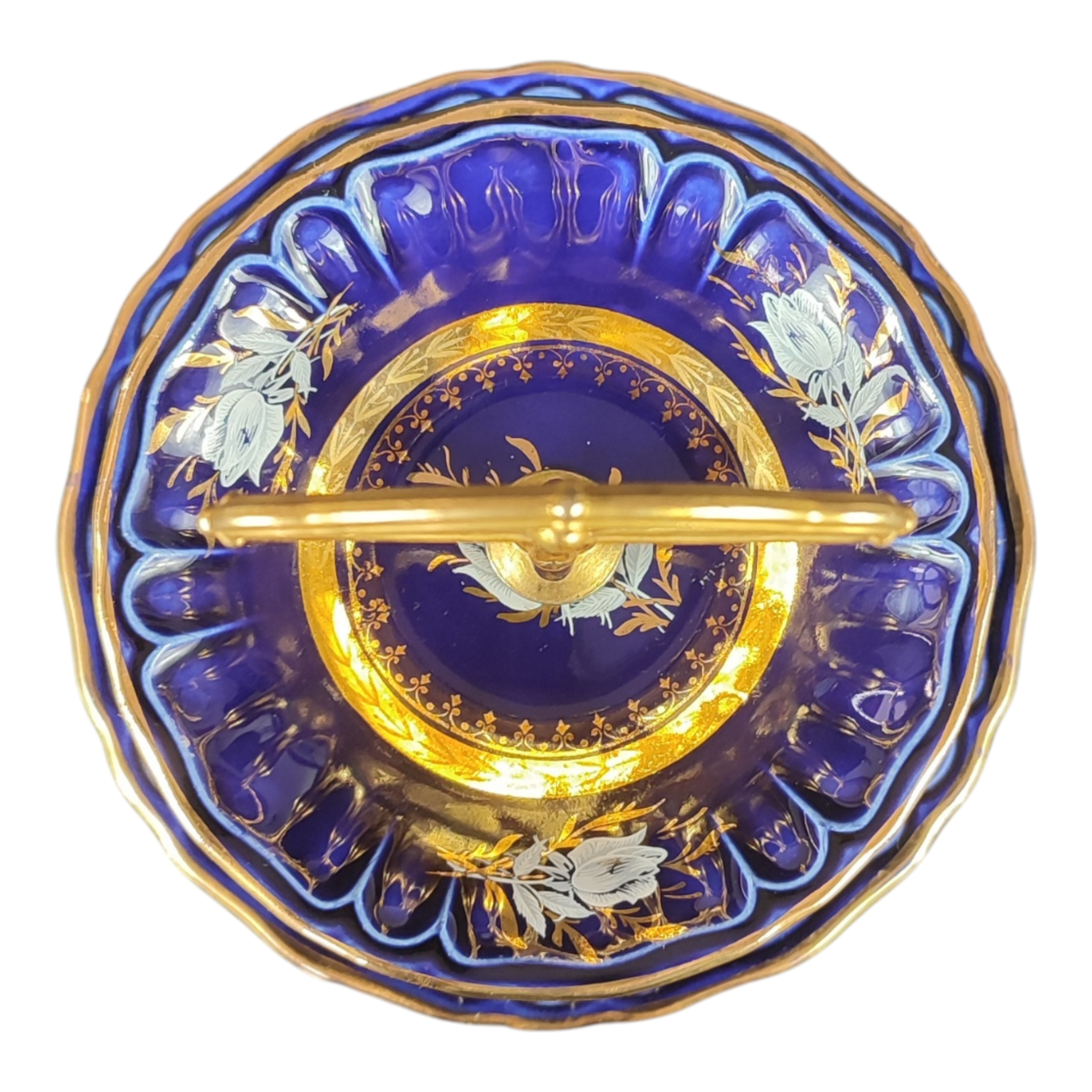 Voir photo 14 de Ensemble de service à dessert - Revol St-Uze - 1 plat carré + 1 plat rond + 1 plateau à étages + 6 coupelles - Bleu Cobalt et liserés dorés - Motif floral réhaussé Ensemble de service à dessert - Revol St-Uze - 1 plat carré + 1 plat rond + 1 plateau à étages + 6 coupelles - Bleu Cobalt et liserés dorés - Motif floral réhaussé reconditionné photo 14