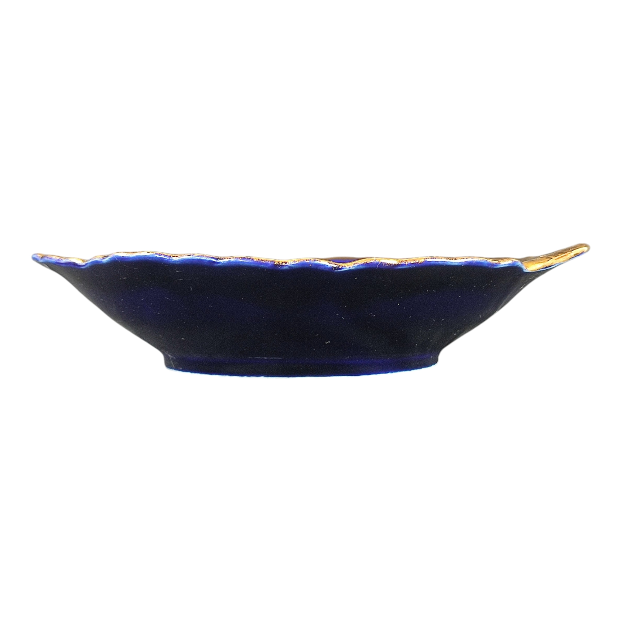 Voir photo 19 de Ensemble de service à dessert - Revol St-Uze - 1 plat carré + 1 plat rond + 1 plateau à étages + 6 coupelles - Bleu Cobalt et liserés dorés - Motif floral réhaussé Ensemble de service à dessert - Revol St-Uze - 1 plat carré + 1 plat rond + 1 plateau à étages + 6 coupelles - Bleu Cobalt et liserés dorés - Motif floral réhaussé reconditionné photo 19
