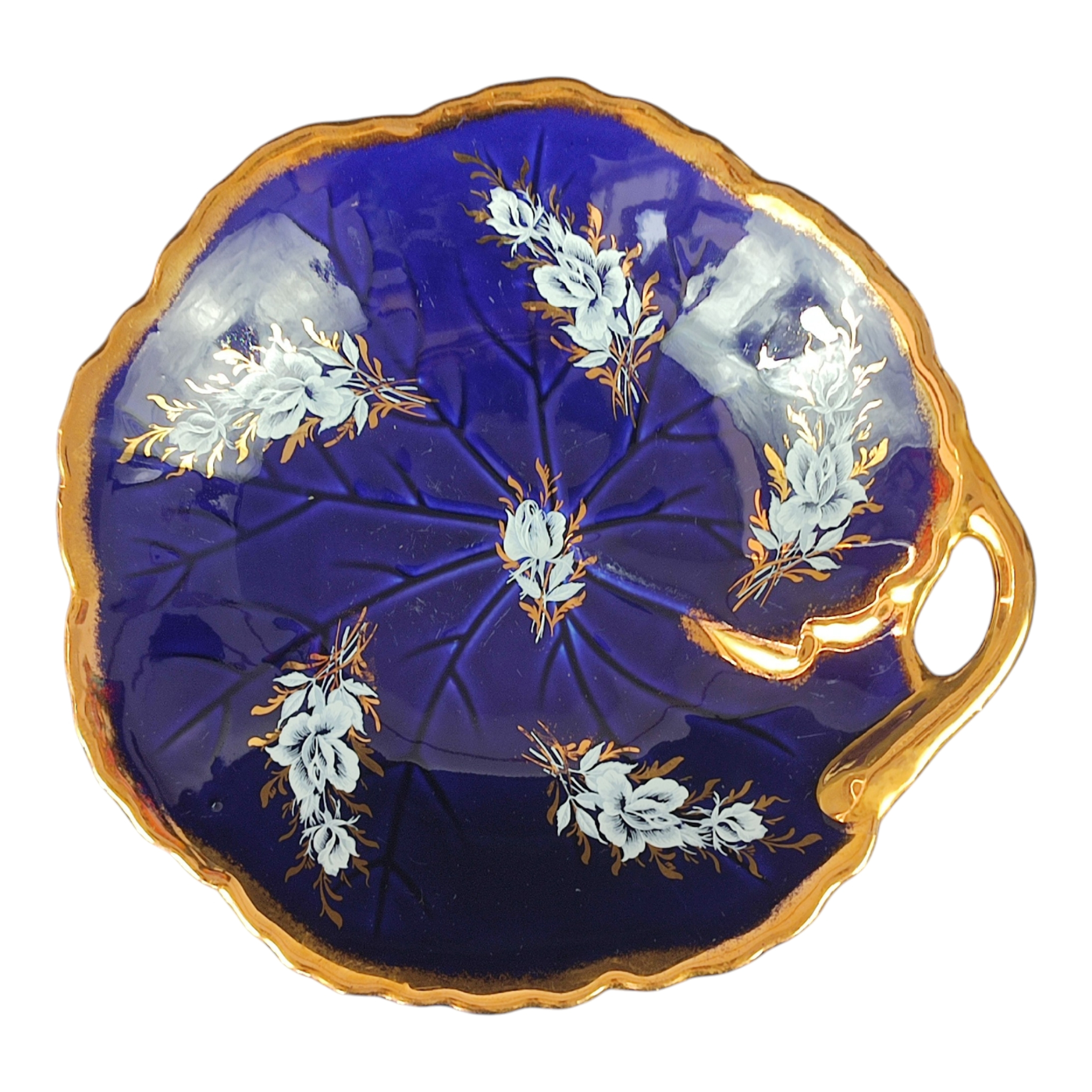 Voir photo 20 de Ensemble de service à dessert - Revol St-Uze - 1 plat carré + 1 plat rond + 1 plateau à étages + 6 coupelles - Bleu Cobalt et liserés dorés - Motif floral réhaussé Ensemble de service à dessert - Revol St-Uze - 1 plat carré + 1 plat rond + 1 plateau à étages + 6 coupelles - Bleu Cobalt et liserés dorés - Motif floral réhaussé reconditionné photo 20