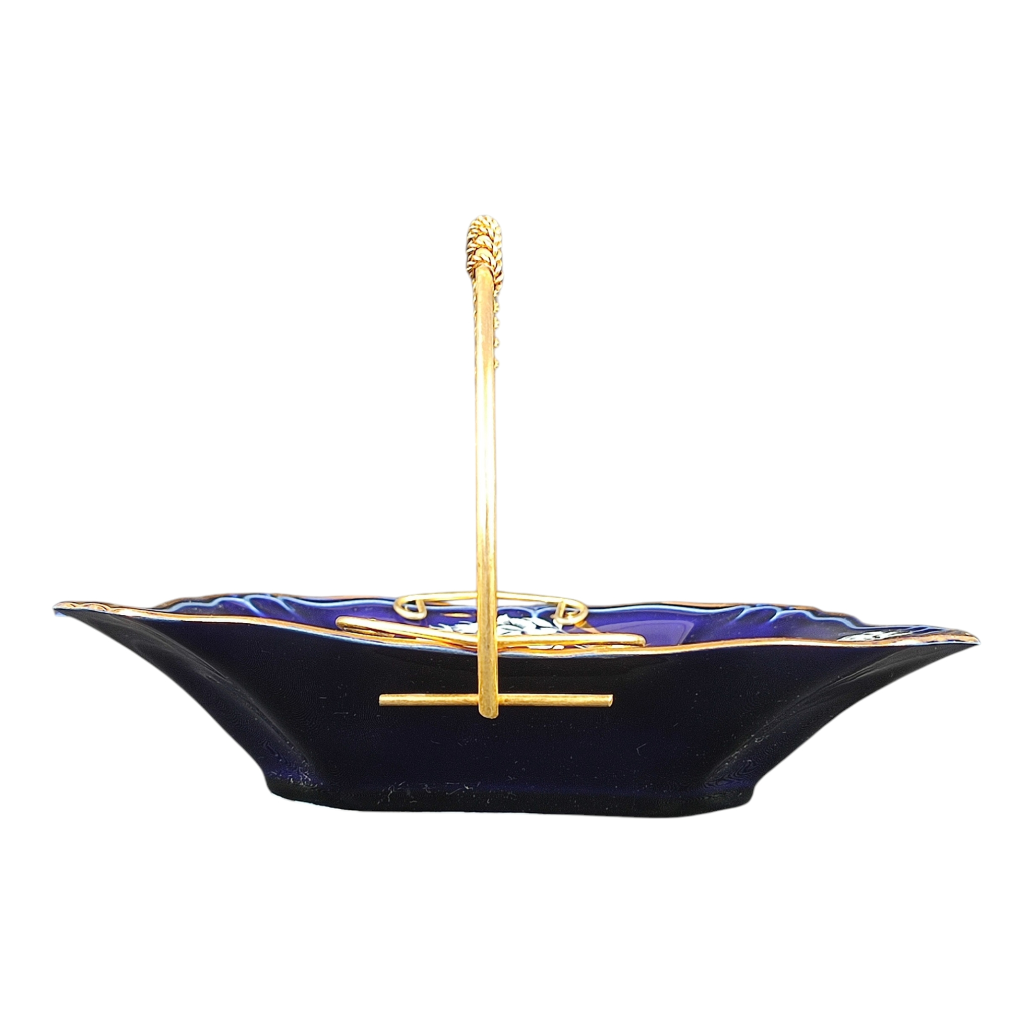 Voir photo 3 de Ensemble de service à dessert - Revol St-Uze - 1 plat carré + 1 plat rond + 1 plateau à étages + 6 coupelles - Bleu Cobalt et liserés dorés - Motif floral réhaussé Ensemble de service à dessert - Revol St-Uze - 1 plat carré + 1 plat rond + 1 plateau à étages + 6 coupelles - Bleu Cobalt et liserés dorés - Motif floral réhaussé reconditionné photo 3