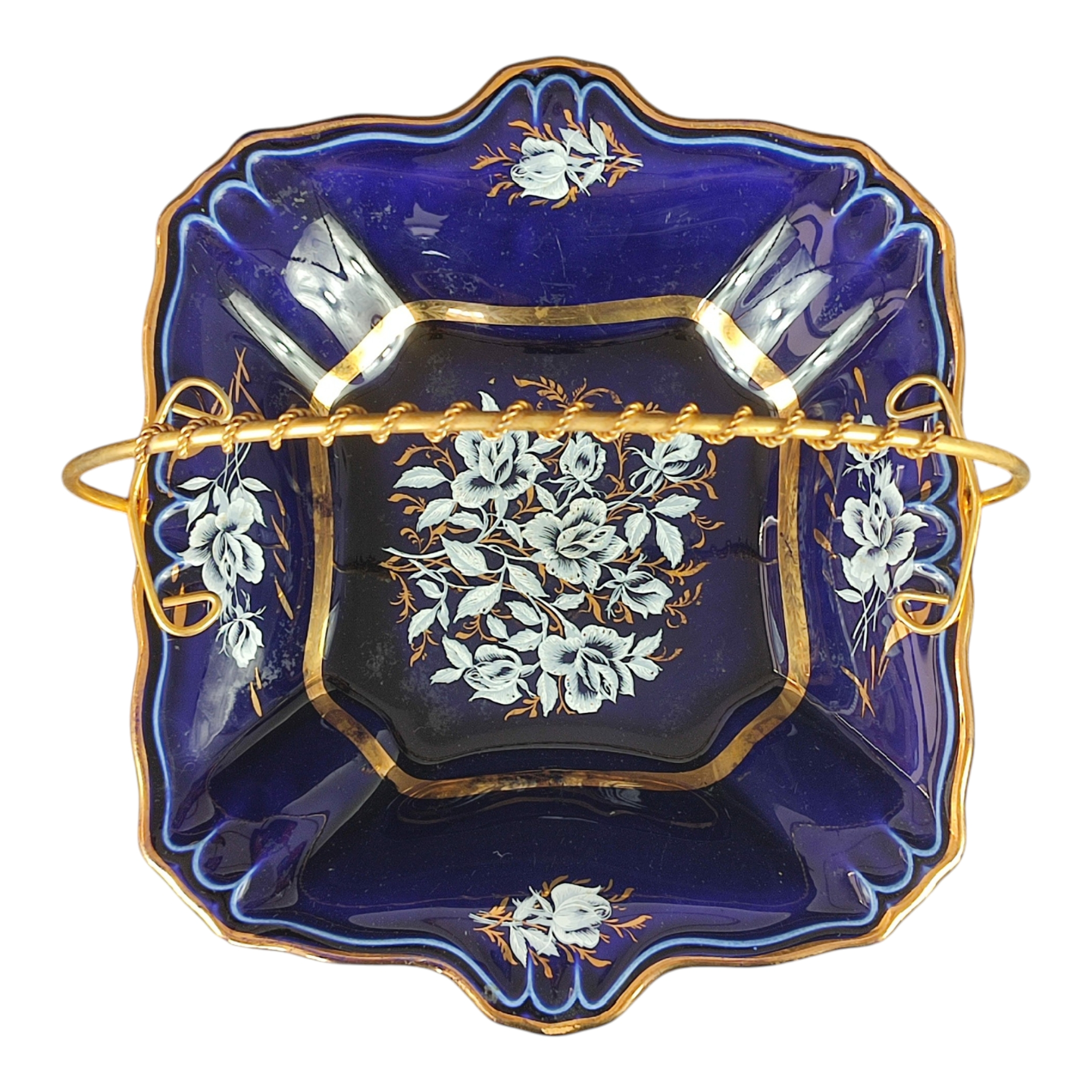 Voir photo 4 de Ensemble de service à dessert - Revol St-Uze - 1 plat carré + 1 plat rond + 1 plateau à étages + 6 coupelles - Bleu Cobalt et liserés dorés - Motif floral réhaussé Ensemble de service à dessert - Revol St-Uze - 1 plat carré + 1 plat rond + 1 plateau à étages + 6 coupelles - Bleu Cobalt et liserés dorés - Motif floral réhaussé reconditionné photo 4