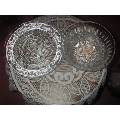 Ensemble En Verre Blanc Travaillé Se Composant D' Un Saladier ,Diamètre 17,5 ,Hauteur 7 Cm Et D'un Plat À Tarte ,Diamètre 23 Cm ,Hauteur 2 Cm ,De Marque Vm/Wb . Bon état reconditionné disponible sur Rakuten