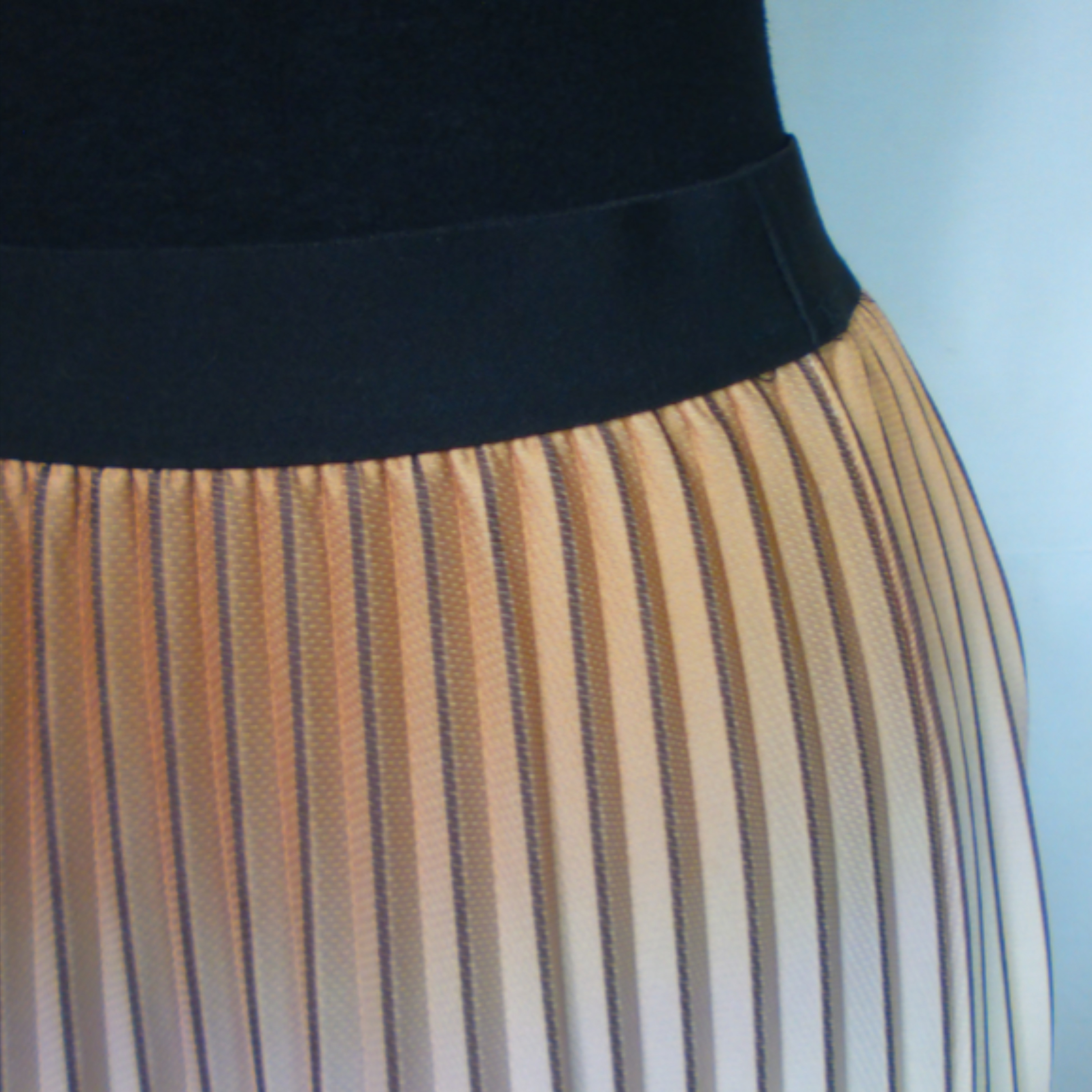 Voir photo 15 de Ensemble jupe - chemise, beige - marron clair et noir, taille M Ensemble jupe - chemise, beige - marron clair et noir, taille M Très bon état reconditionné photo 15