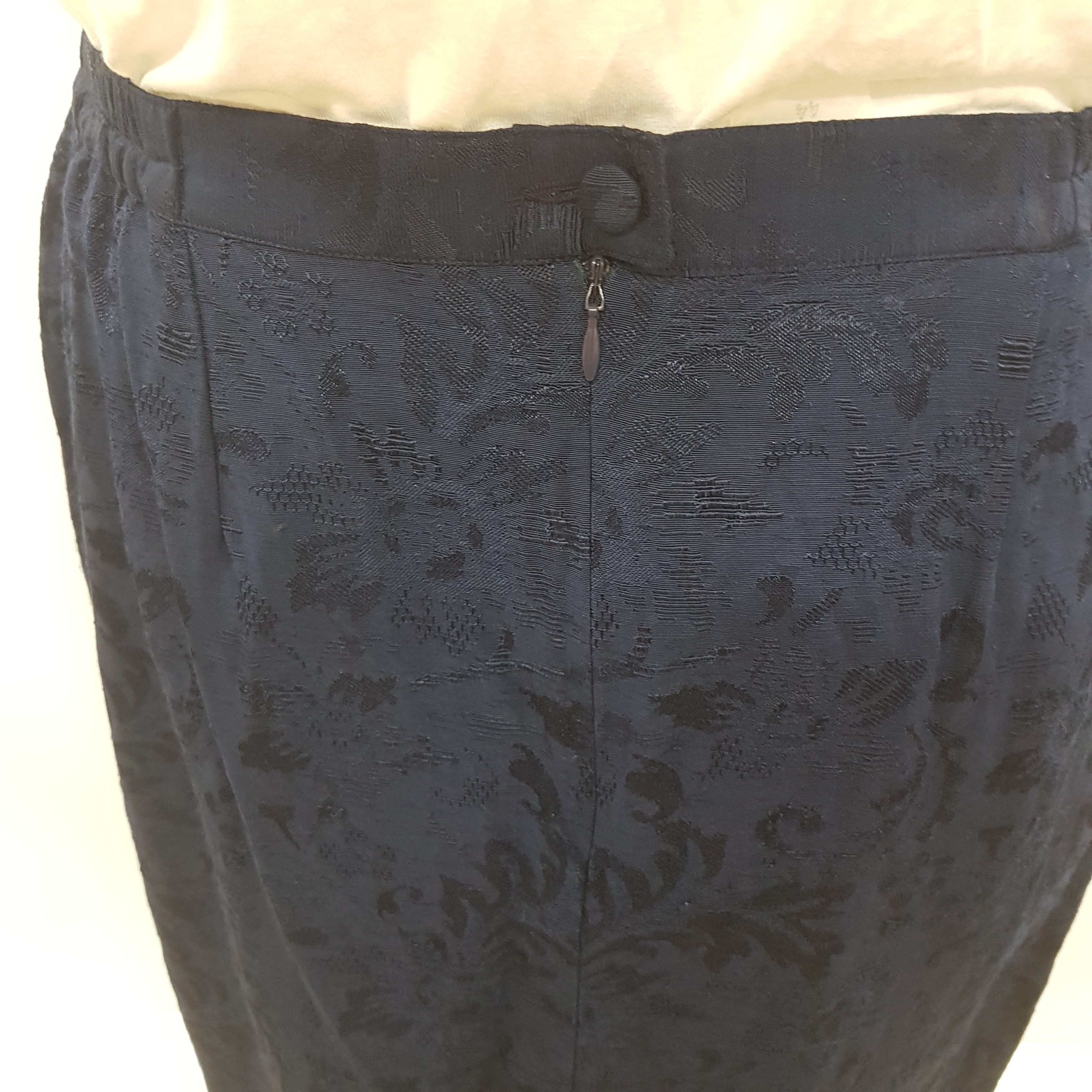 Voir photo 12 de Ensemble jupe et veste bleu marine - MARCELLE GRIFFON - Taille 44 Ensemble jupe et veste bleu marine - MARCELLE GRIFFON - Taille 44 Bon état reconditionné photo 12