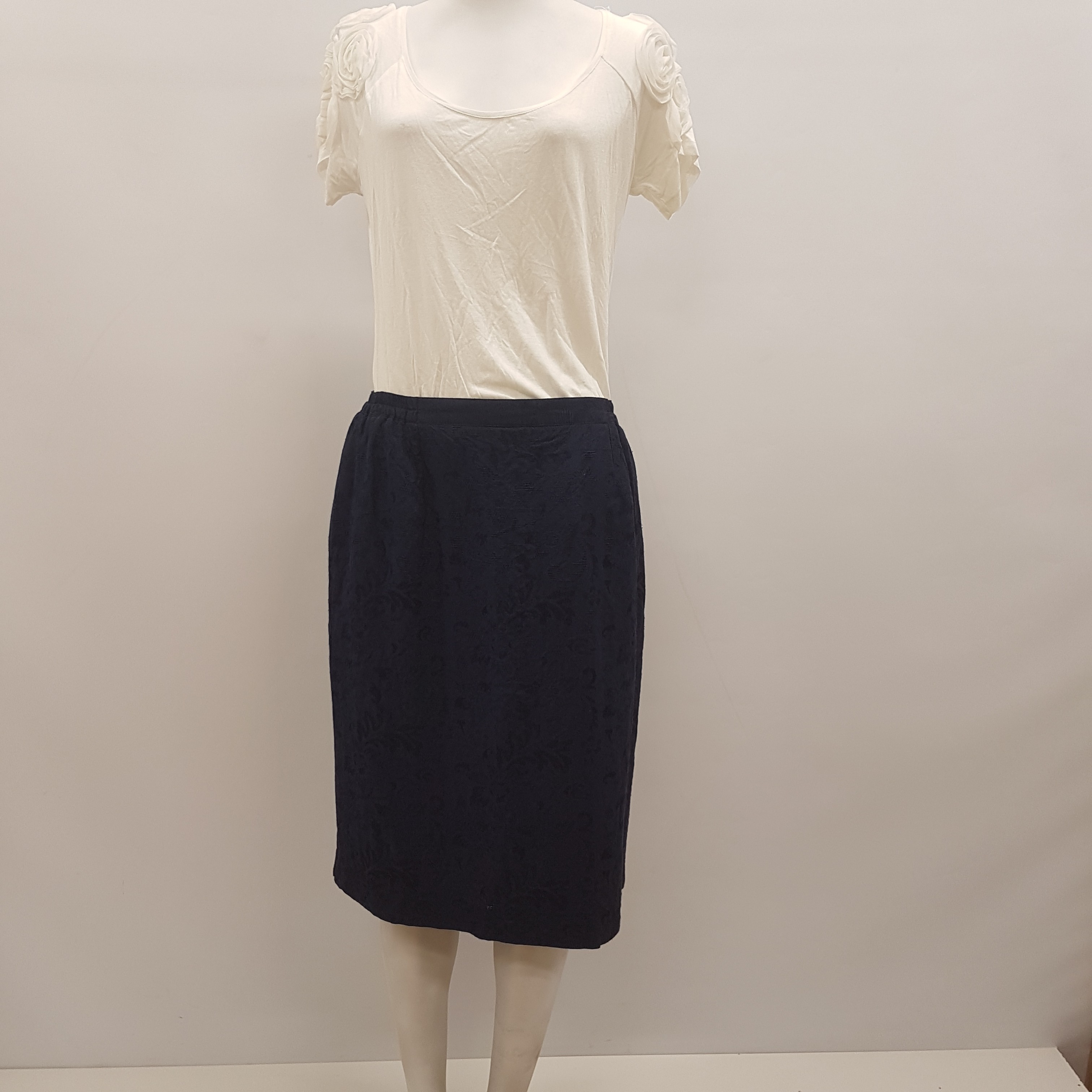 Voir photo 7 de Ensemble jupe et veste bleu marine - MARCELLE GRIFFON - Taille 44 Ensemble jupe et veste bleu marine - MARCELLE GRIFFON - Taille 44 Bon état reconditionné photo 7