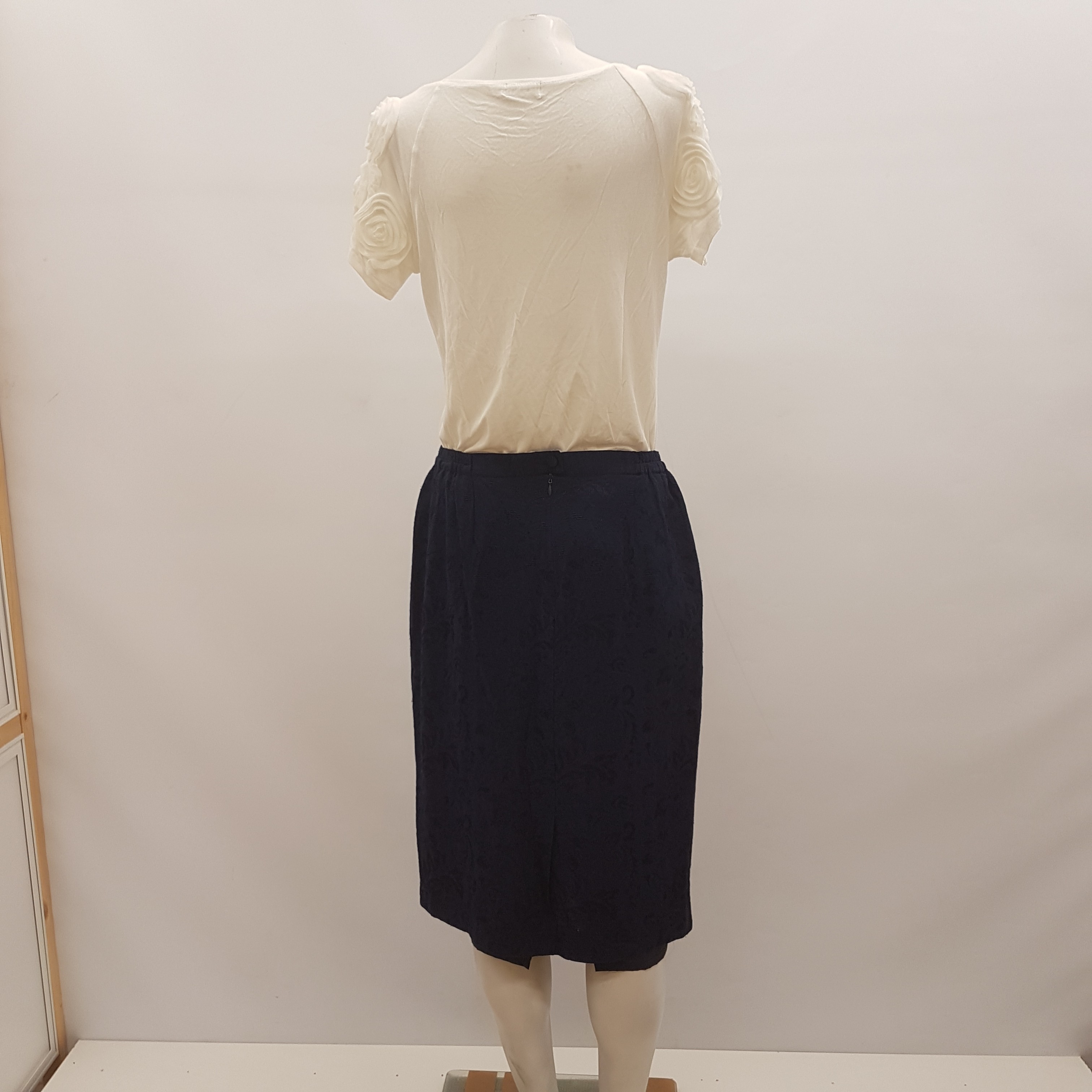 Voir photo 8 de Ensemble jupe et veste bleu marine - MARCELLE GRIFFON - Taille 44 Ensemble jupe et veste bleu marine - MARCELLE GRIFFON - Taille 44 Bon état reconditionné photo 8