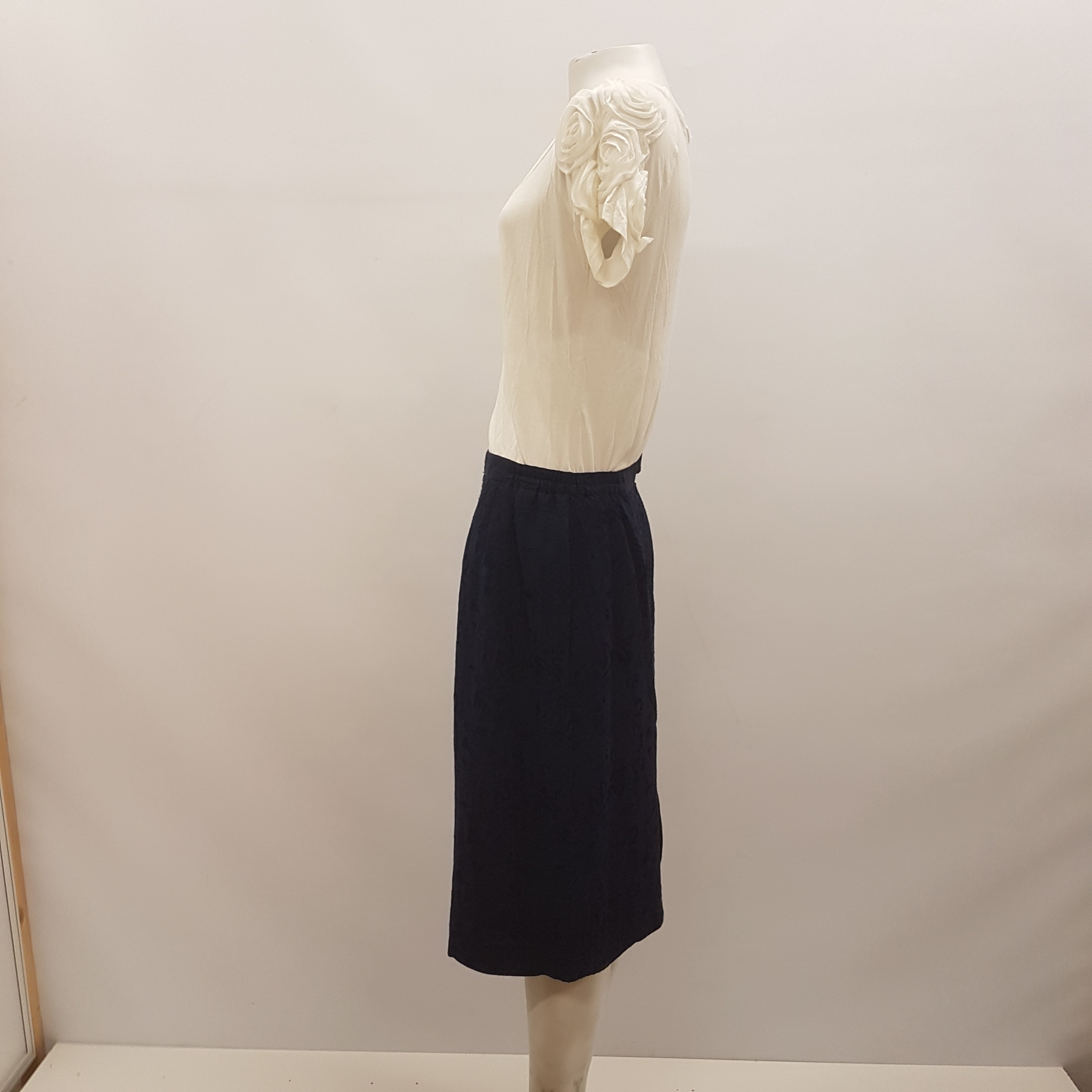 Voir photo 9 de Ensemble jupe et veste bleu marine - MARCELLE GRIFFON - Taille 44 Ensemble jupe et veste bleu marine - MARCELLE GRIFFON - Taille 44 Bon état reconditionné photo 9