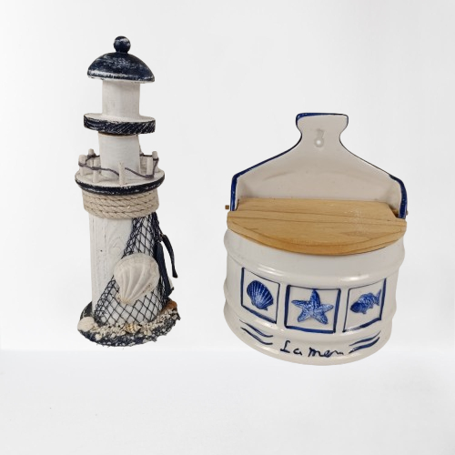 Voir photo 3 de Ensemble marin avec un pot de cuisine et un porte-bouteille et une décoration phare Ensemble marin avec un pot de cuisine et un porte-bouteille et une décoration phare Bon état reconditionné photo 3