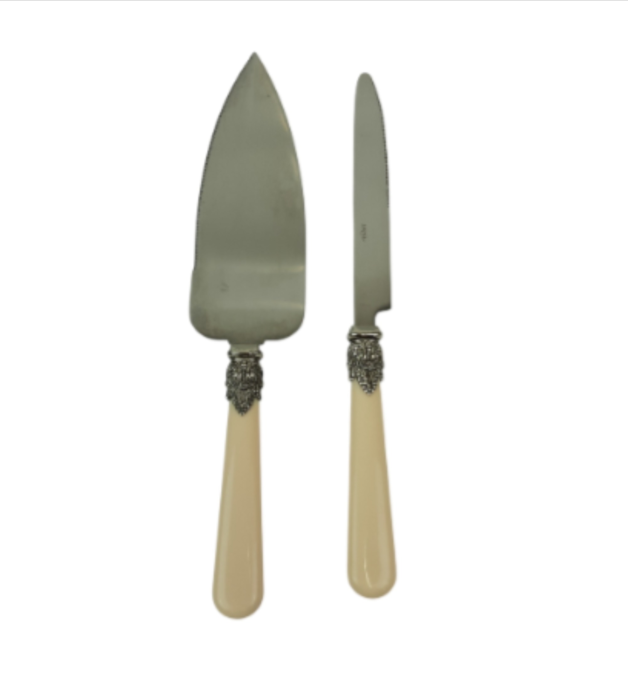 Acheter Ensemble pelle à gâteaux et couteau Afibel Bon état - 10,00 € Ensemble pelle à gâteaux et couteau Afibel Bon état reconditionné disponible sur Label Emmaüs