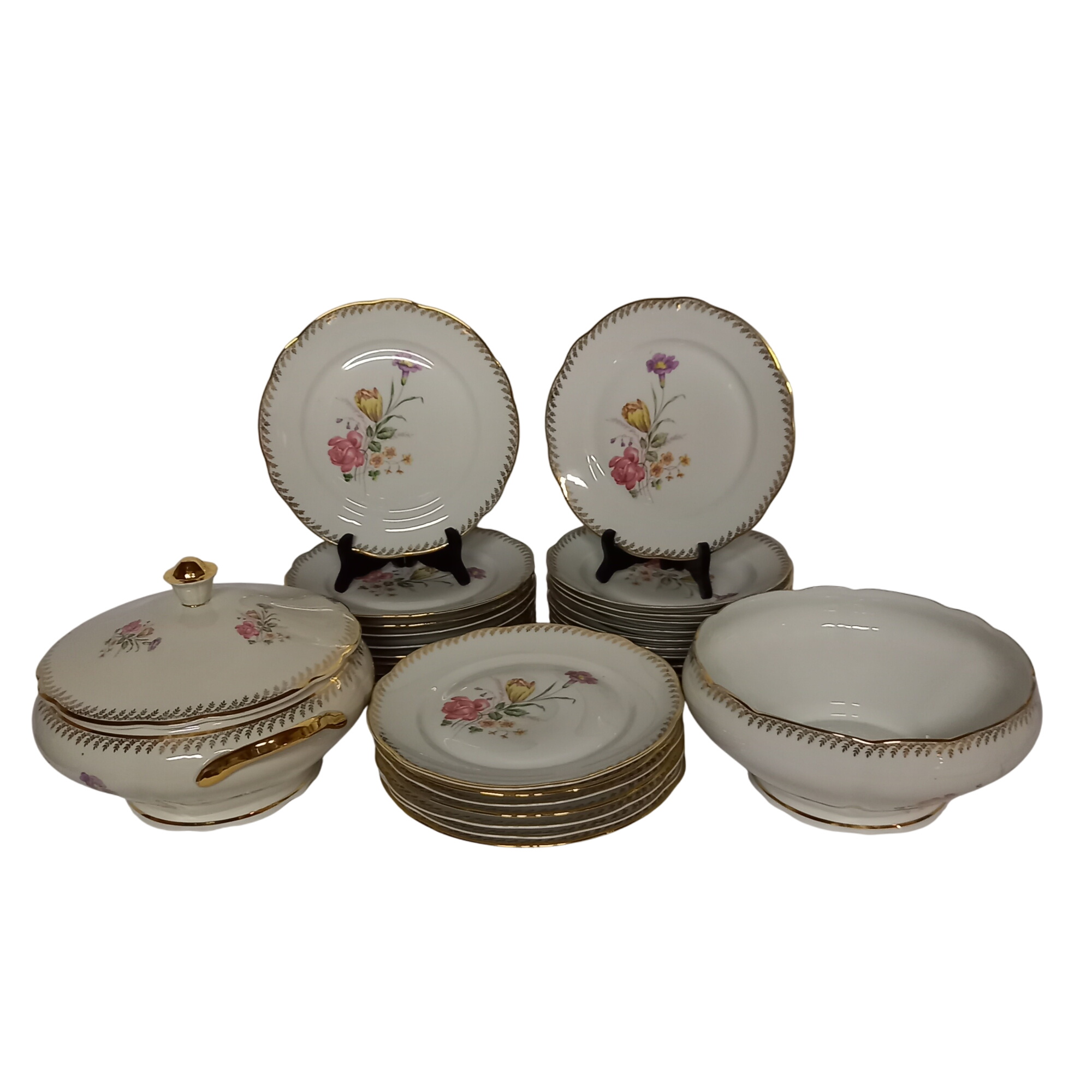 Acheter Ensemble Porcelaine FD veritable porcelaine. Composéde : 18 Assiettes plates ; 10 Assiettes creuses ; 1 saucière ; 1 soupière ; et 1 saladier. Bon état - 80,00 € Ensemble Porcelaine FD veritable porcelaine. Composéde : 18 Assiettes plates ; 10 Assiettes creuses ; 1 saucière ; 1 soupière ; et 1 saladier. Bon état reconditionné disponible sur Label Emmaüs