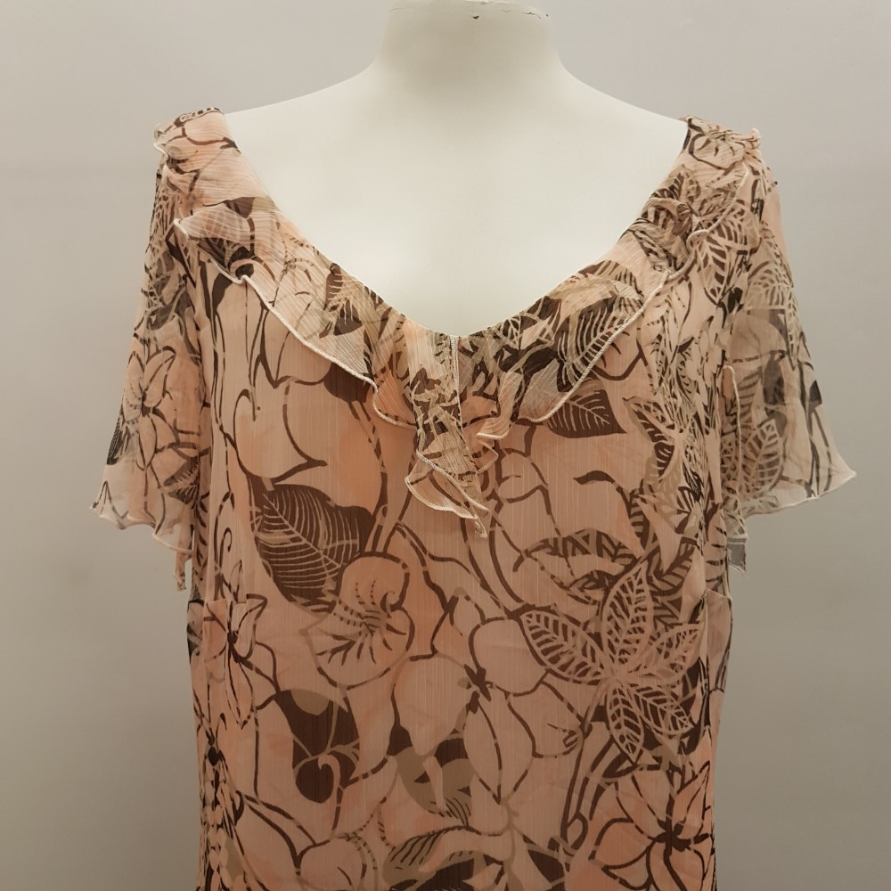 Voir photo 14 de Ensemble : robe, boléro et foulard - UN JOUR AILLEURS - Taille 44 Ensemble : robe, boléro et foulard - UN JOUR AILLEURS - Taille 44 Très bon état reconditionné photo 14
