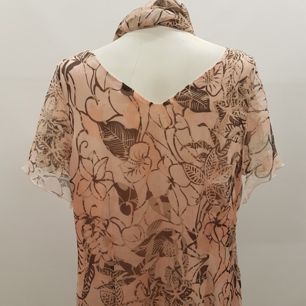 Voir photo 15 de Ensemble : robe, boléro et foulard - UN JOUR AILLEURS - Taille 44 Ensemble : robe, boléro et foulard - UN JOUR AILLEURS - Taille 44 Très bon état reconditionné photo 15