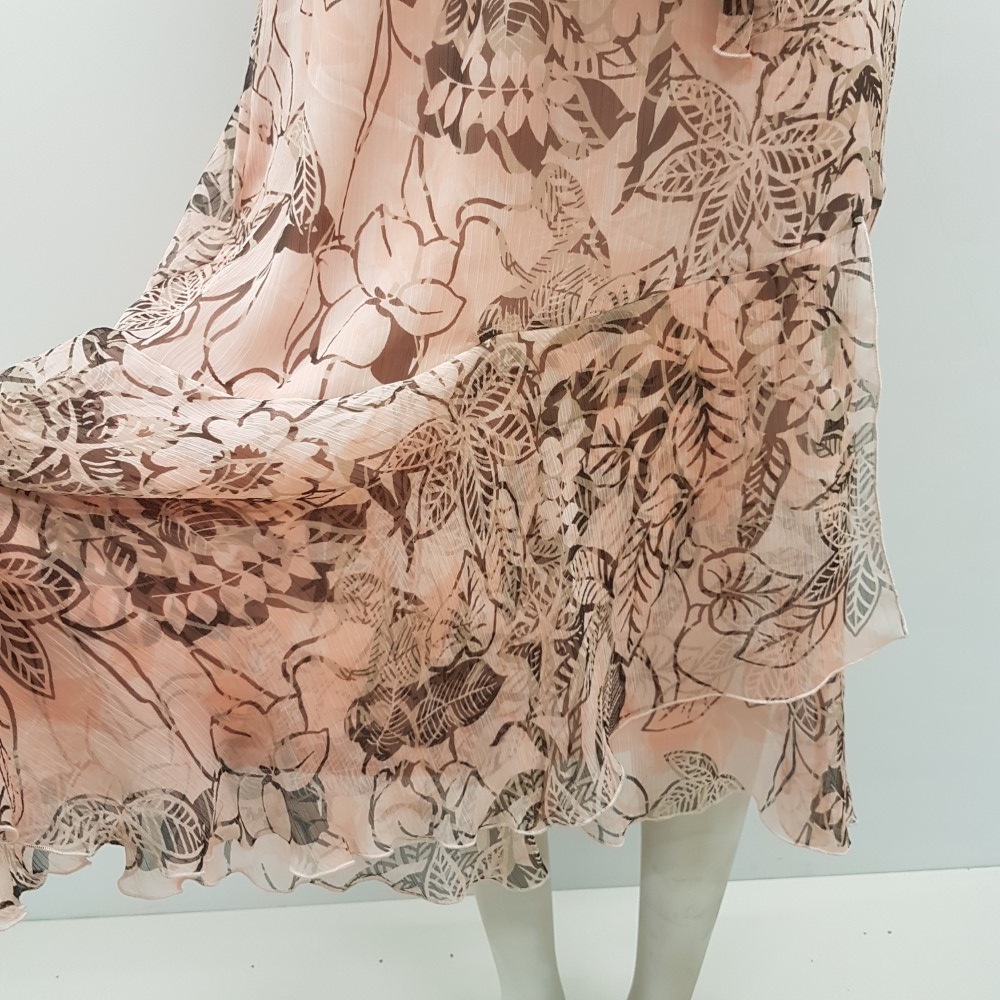Voir photo 16 de Ensemble : robe, boléro et foulard - UN JOUR AILLEURS - Taille 44 Ensemble : robe, boléro et foulard - UN JOUR AILLEURS - Taille 44 Très bon état reconditionné photo 16