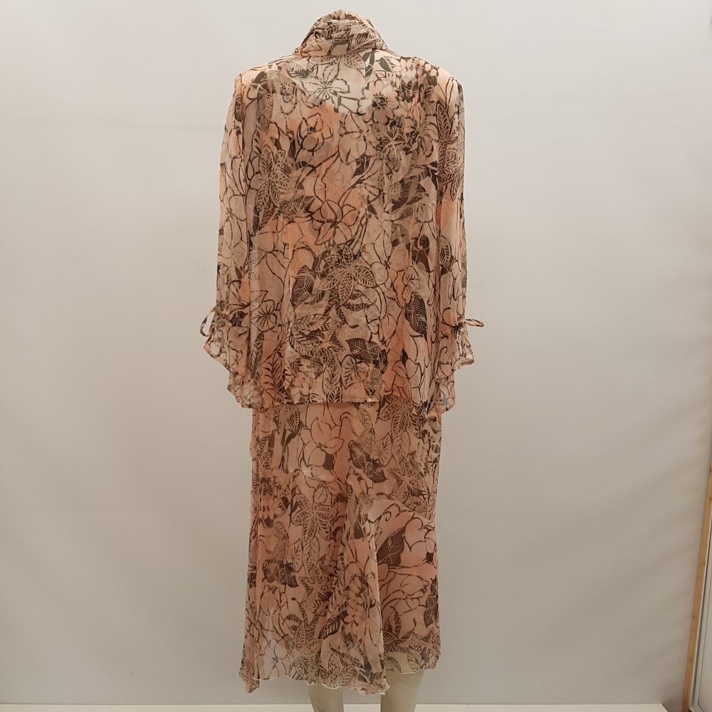 Voir photo 3 de Ensemble : robe, boléro et foulard - UN JOUR AILLEURS - Taille 44 Ensemble : robe, boléro et foulard - UN JOUR AILLEURS - Taille 44 Très bon état reconditionné photo 3