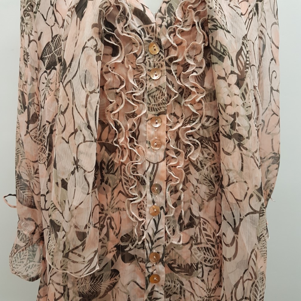 Voir photo 6 de Ensemble : robe, boléro et foulard - UN JOUR AILLEURS - Taille 44 Ensemble : robe, boléro et foulard - UN JOUR AILLEURS - Taille 44 Très bon état reconditionné photo 6