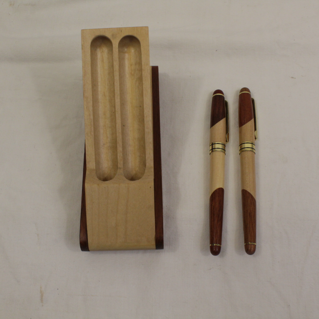 Voir photo 2 de Ensemble stylos "plume et bille" Ensemble stylos "plume et bille" reconditionné photo 2