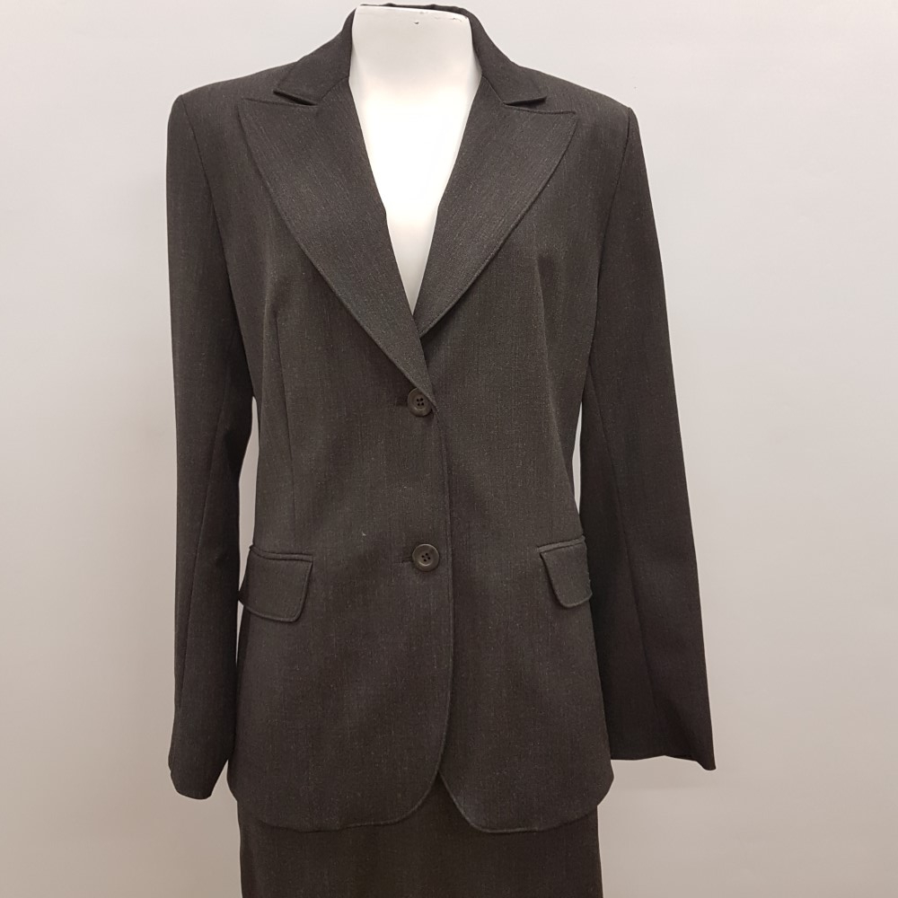 Voir photo 4 de Ensemble tailleur veste et jupe- DAMART - Taille 40 Ensemble tailleur veste et jupe- DAMART - Taille 40 Très bon état reconditionné photo 4