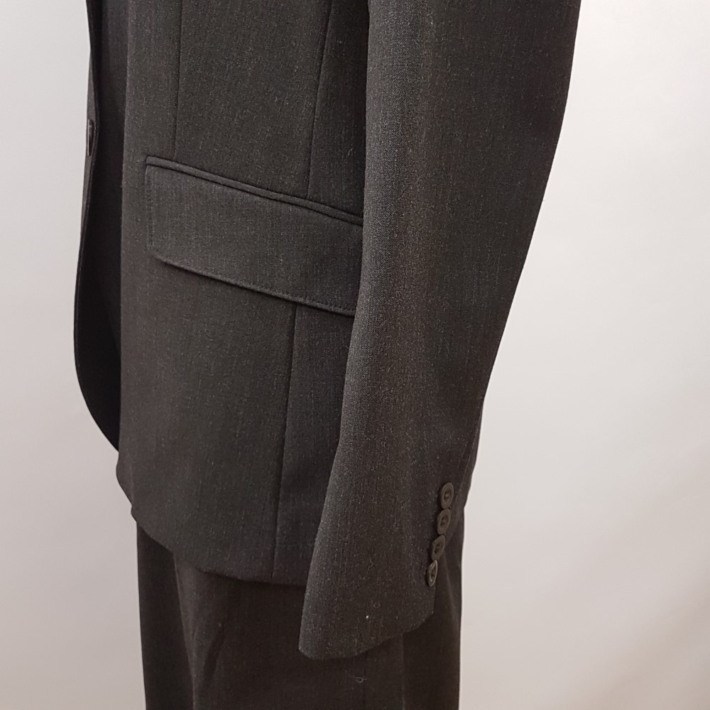 Voir photo 6 de Ensemble tailleur veste et jupe- DAMART - Taille 40 Ensemble tailleur veste et jupe- DAMART - Taille 40 Très bon état reconditionné photo 6