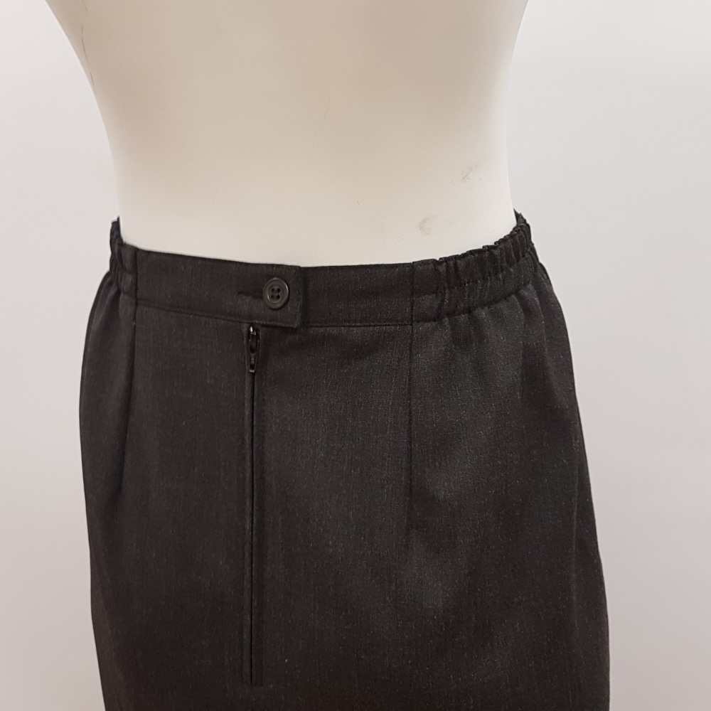 Voir photo 8 de Ensemble tailleur veste et jupe- DAMART - Taille 40 Ensemble tailleur veste et jupe- DAMART - Taille 40 Très bon état reconditionné photo 8
