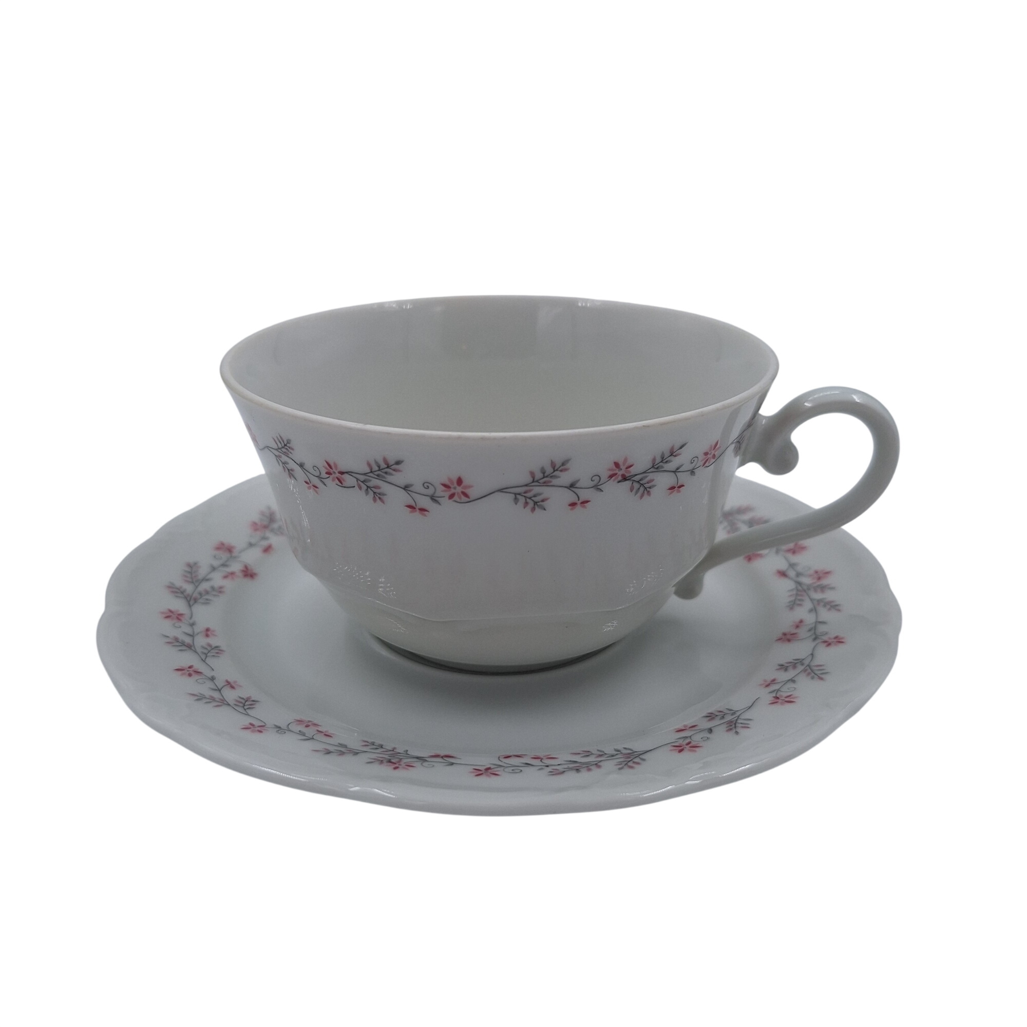 Acheter Ensemble tasse + soucoupe L’Hirondelle. Porcelaine blanche + motif floral. Modèle « Valse des fleurs ». Made in France. Très bon état - 10,00 € Ensemble tasse + soucoupe L’Hirondelle. Porcelaine blanche + motif floral. Modèle « Valse des fleurs ». Made in France. Très bon état reconditionné disponible sur Label Emmaüs