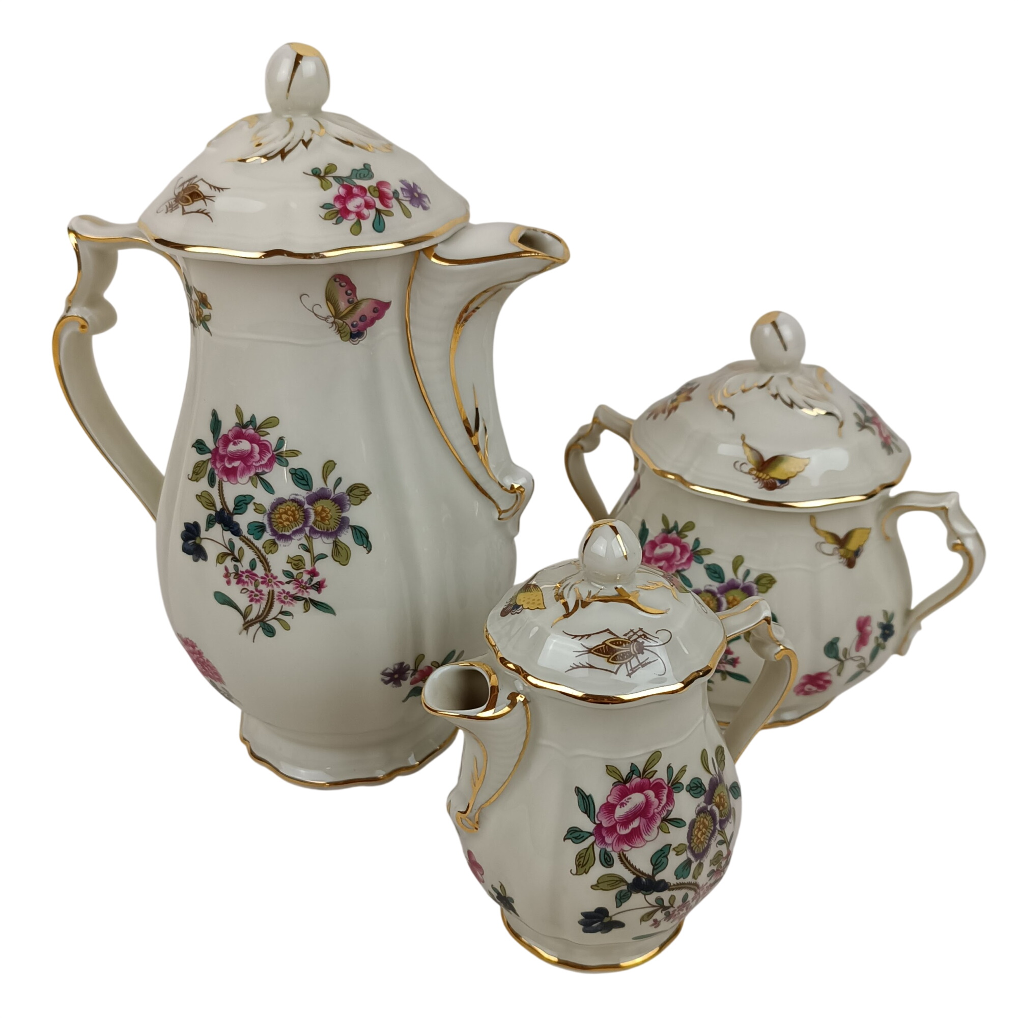 Ensemble théière, pot à sucre et pichet à lait en porcelaine de Limoges, L. BERNARDAUD Très bon état - 34,00 € Ensemble théière, pot à sucre et pichet à lait en porcelaine de Limoges, L. BERNARDAUD Très bon état reconditionné disponible sur Label Emmaüs