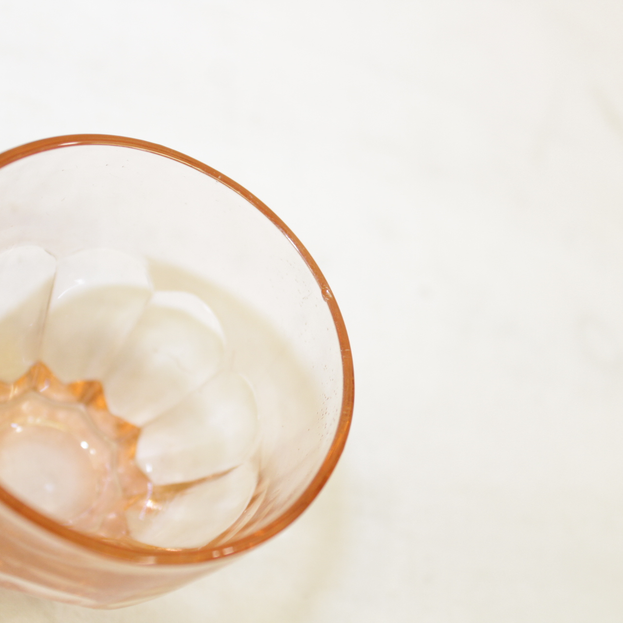 Voir photo 16 de Ensemble vaisselles en verre rose Ensemble vaisselles en verre rose Bon état reconditionné photo 16