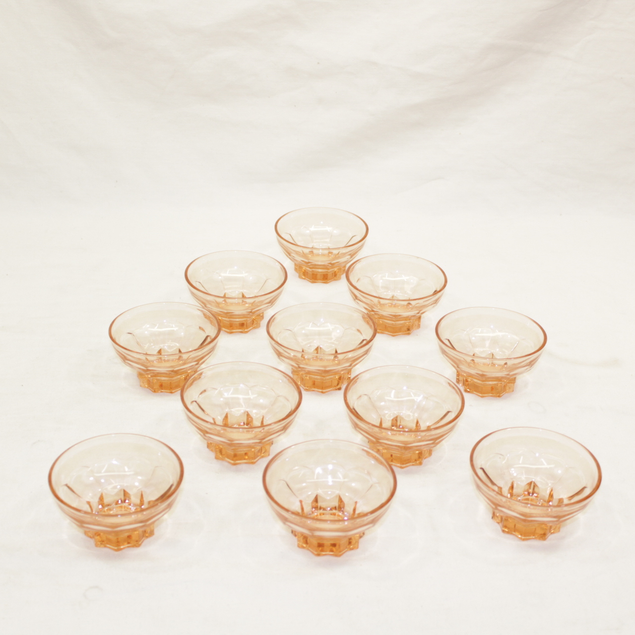 Voir photo 8 de Ensemble vaisselles en verre rose Ensemble vaisselles en verre rose Bon état reconditionné photo 8