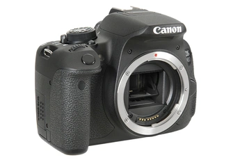 EOS 700D NU Bon état Canon reconditionné disponible sur Darty