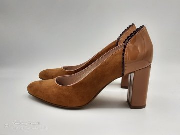 Acheter Escarpin Camel cuir nubuck Eram - 25,00 € Escarpin Camel cuir nubuck Eram Eram reconditionné disponible sur Claquettes Market