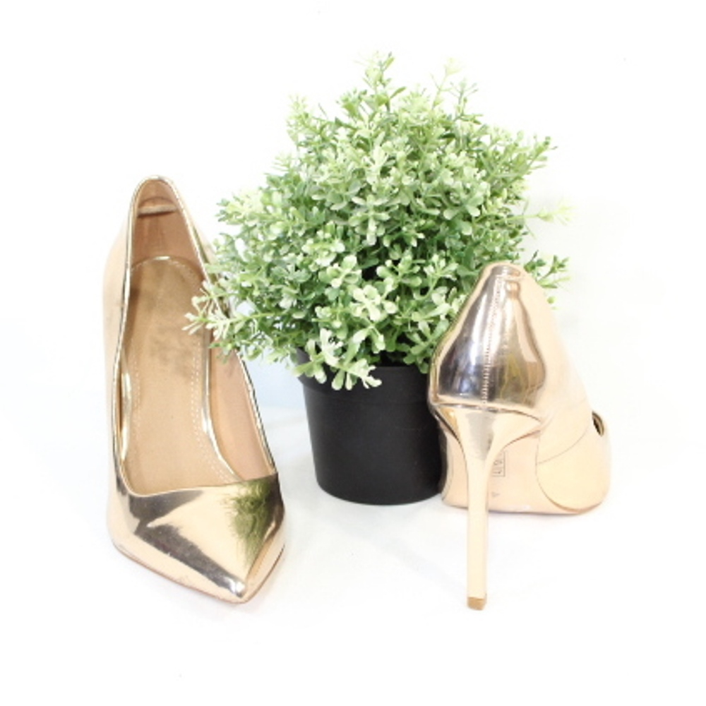 Escarpin Femme Or Rose ASOS Pointure Estimée 37 Bon état - 12,00 € Escarpin Femme Or Rose ASOS Pointure Estimée 37 Bon état reconditionné disponible sur Label Emmaüs