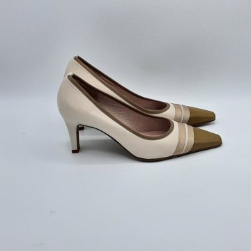 Acheter Escarpin Heyraud beige de seconde main - 25,00 € Escarpin Heyraud beige de seconde main reconditionné disponible sur Claquettes Market