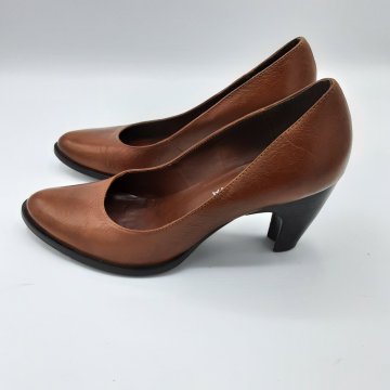 Acheter escarpin marron de seconde main - 30,00 € escarpin marron de seconde main San Marina reconditionné disponible sur Claquettes Market