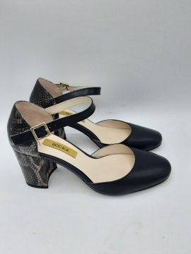 Acheter Escarpin noir Bocage de seconde main Très bon état - 50,00 € Escarpin noir Bocage de seconde main Très bon état Bocage reconditionné disponible sur Claquettes Market