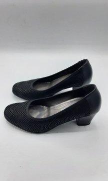 Acheter escarpin noire - 20,00 € escarpin noire N/A reconditionné disponible sur Claquettes Market