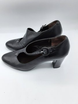 Acheter Escarpin Perlato noir de seconde main - 20,00 € | Dero Escarpin Perlato noir de seconde main N/A reconditionné disponible sur Claquettes Market | Dero