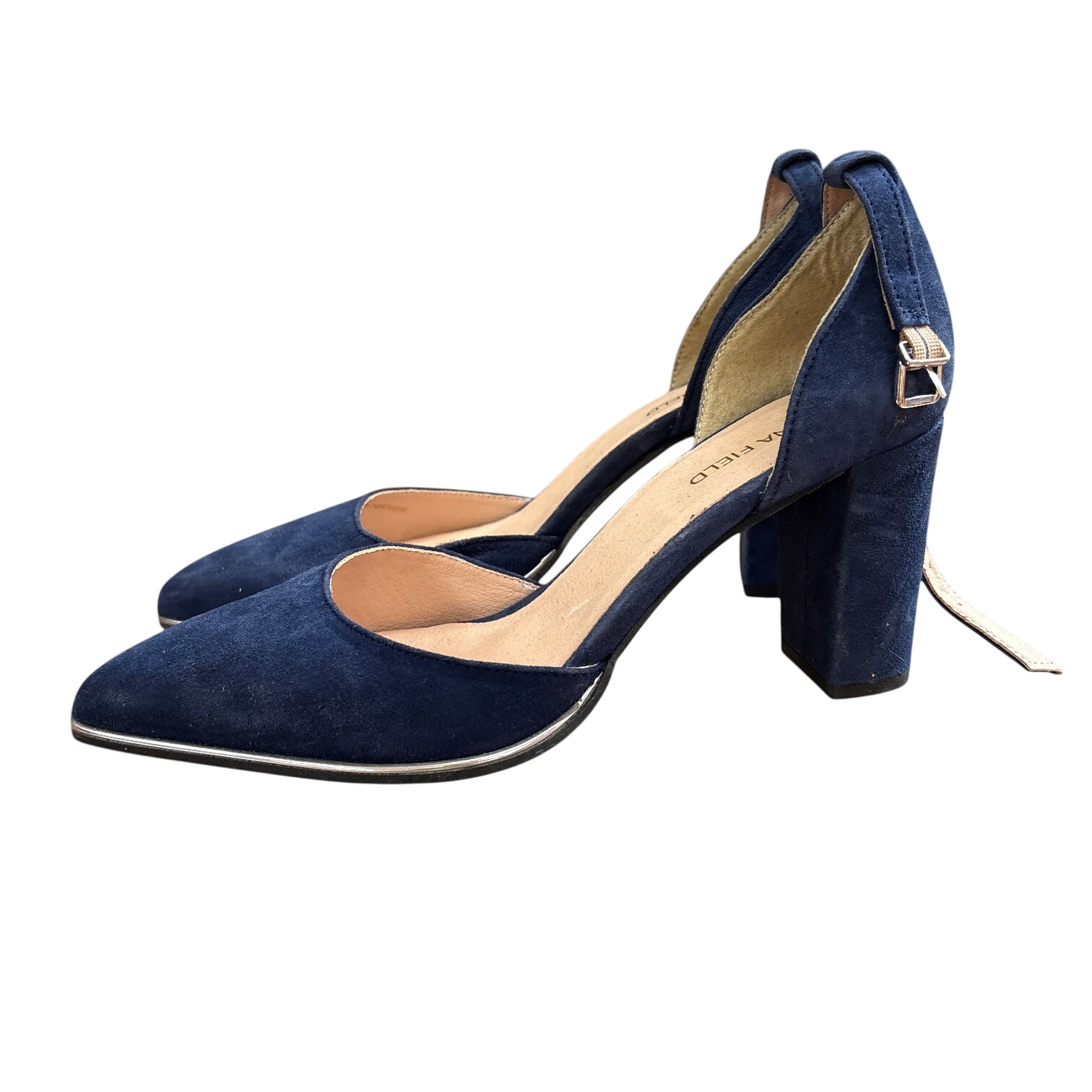 Acheter Escarpins à talons blocs en daim bleu marine Anna Field – Pointure 38 Parfait état - 10,00 € Escarpins à talons blocs en daim bleu marine Anna Field – Pointure 38 Parfait état reconditionné disponible sur Label Emmaüs