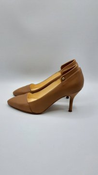 escarpins cuir camel de seconde main - 25,00 € escarpins cuir camel de seconde main reconditionné disponible sur Claquettes Market