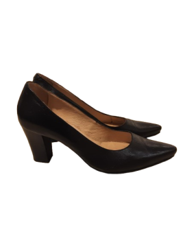 Escarpins cuir noirs - JANDALA - T37 de seconde main - 20,00 € Escarpins cuir noirs - JANDALA - T37 de seconde main reconditionné disponible sur Claquettes Market