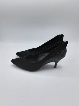Escarpins Éden shows noirs de seconde main Bon état - 20,00 € Escarpins Éden shows noirs de seconde main Bon état Geox reconditionné disponible sur Claquettes Market