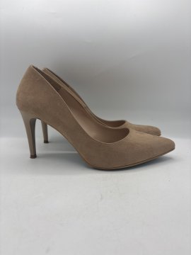 Acheter Escarpins GIULIA beiges de seconde main - 25,00 € Escarpins GIULIA beiges de seconde main reconditionné disponible sur Claquettes Market