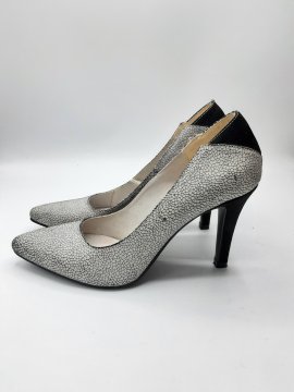 Escarpins gris de seconde main - 15,00 € Escarpins gris de seconde main reconditionné disponible sur Claquettes Market
