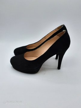 Acheter Escarpins noirs en cuir velours T43 de seconde main - 15,00 € Escarpins noirs en cuir velours T43 de seconde main reconditionné disponible sur Claquettes Market