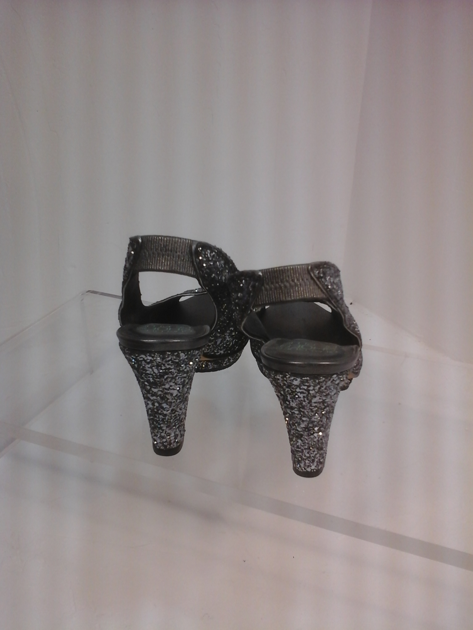 Voir photo 3 de Escarpins ouverts paillettes - Quelques Shoes de plus Escarpins ouverts paillettes - Quelques Shoes de plus Parfait état reconditionné photo 3