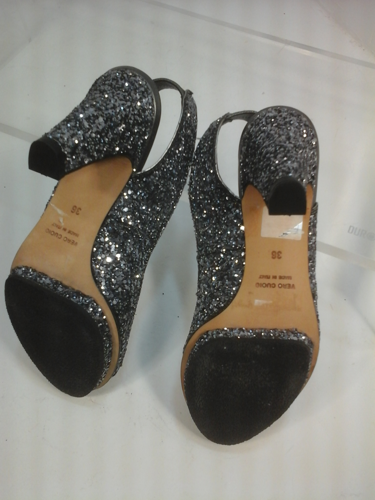 Voir photo 4 de Escarpins ouverts paillettes - Quelques Shoes de plus Escarpins ouverts paillettes - Quelques Shoes de plus Parfait état reconditionné photo 4